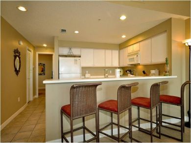 Kitchen with breakfast bar