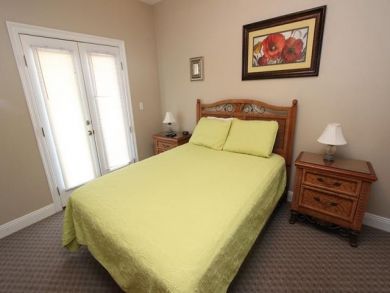 Cozy Three Bedroom 1 block to beach and Pool - additional view, photo 4