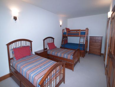 Bedroom 4 with twin trundle beds & one set of bunk beds