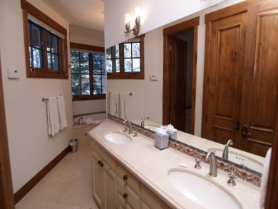 Bathroom with jacuzzi & steam shower