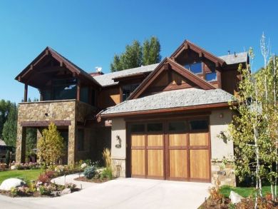 Mountain view rental home for skiing in Aspen, Colorado