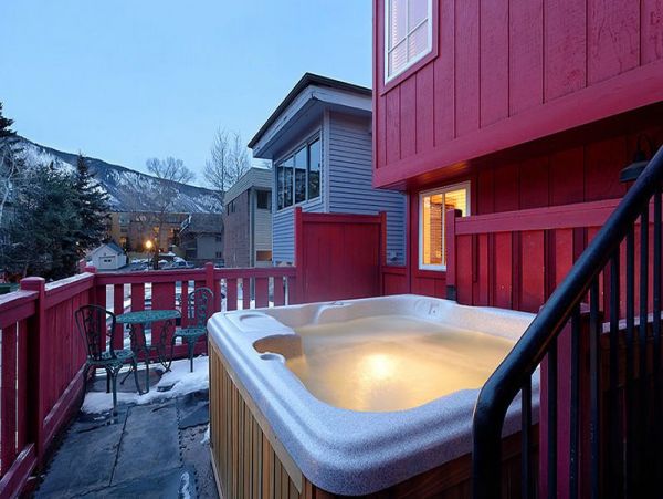 Ten Bedroom Luxury Walk to Lift Home in Aspen