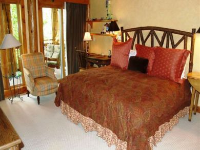Master bedroom with queen bed