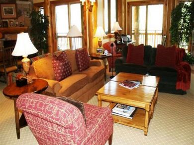 Mountain view ski condo for rent in Aspen, Colorado