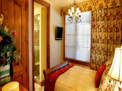 Master bedroom with king bed Master bedroom with king bed