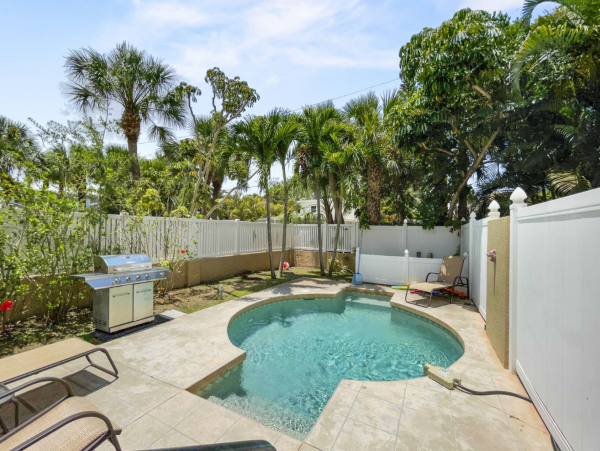 Siesta Key 2 Bedroom Plus Loft Luxury Townhome Private Pool!