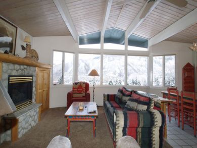 Ski in ski out condo for rent with mountain view in Aspen, Colorado Ski in ski out condo for rent with mountain view in Aspen, Colorado