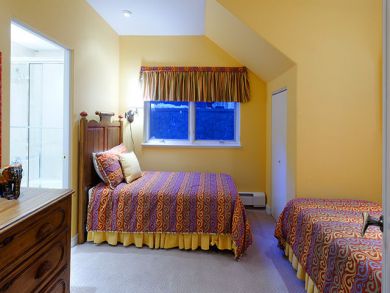 Bedroom 3 with twin beds