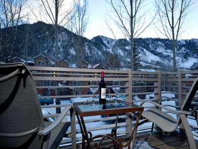 Walk to lift home for rent with mountain view in Aspen, Colorado