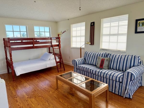 Beautiful 3 Bedroom Home with Loft and a Private Pool