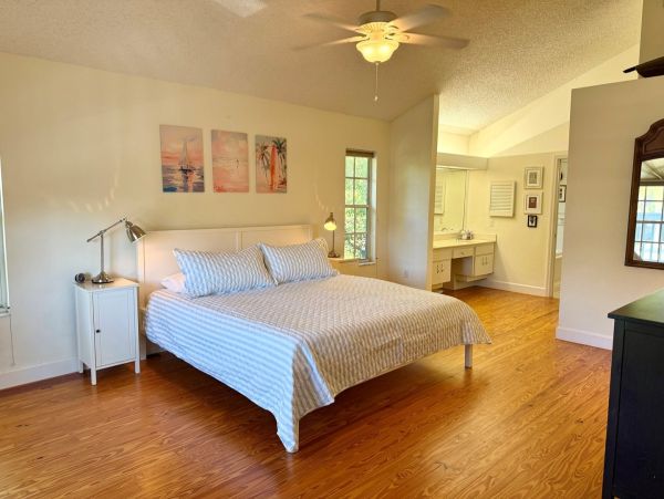 Beautiful 3 Bedroom Home with Loft and a Private Pool