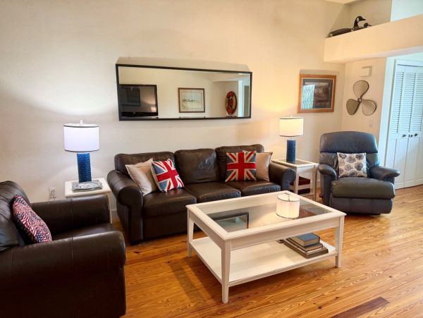 Beautiful 3 Bedroom Home with Loft and a Private Pool