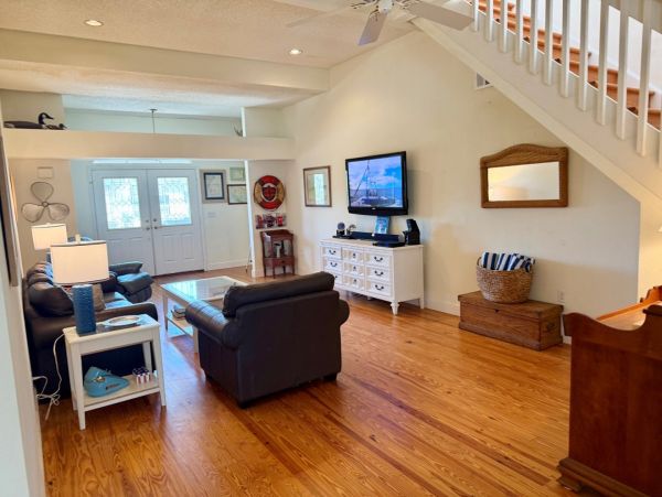 Beautiful 3 Bedroom Home with Loft and a Private Pool