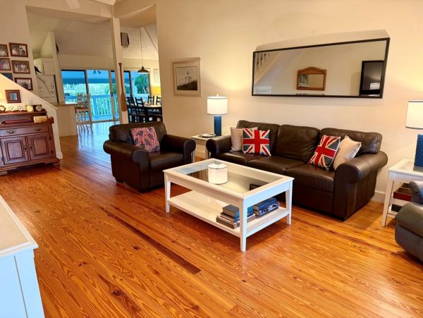 Beautiful 3 Bedroom Home with Loft and a Private Pool