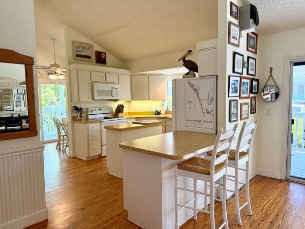 Beautiful 3 Bedroom Home with Loft and a Private Pool