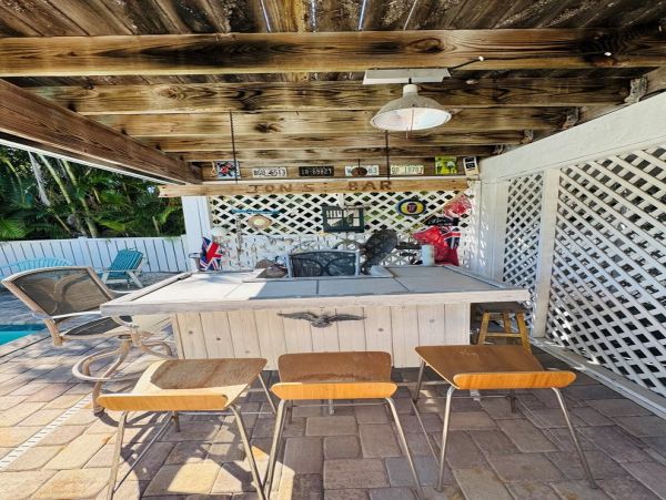 Beautiful 3 Bedroom Home with Loft and a Private Pool