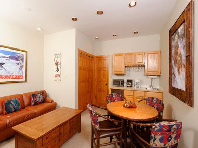Bedroom 3 lounge area & kitchenette