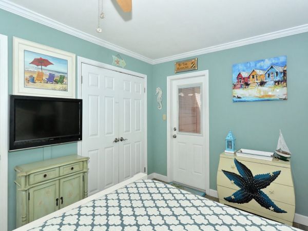 One Bedroom Value Anna Maria Island Rental Next to Beach