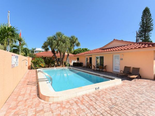 One Bedroom Value Anna Maria Island Rental Next to Beach