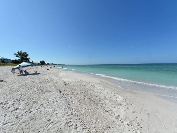 One Bedroom Value Anna Maria Island Rental Next to Beach
