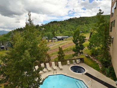 Community pool & hot tub