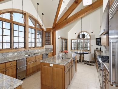 A luxury Ski Retreat with Five Bedrooms and a Great Interior - additional view, photo 3