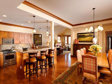 Open Plan Kitchen & Dining - Table Seats 8 Guests