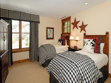 Bedroom 3 with twin beds