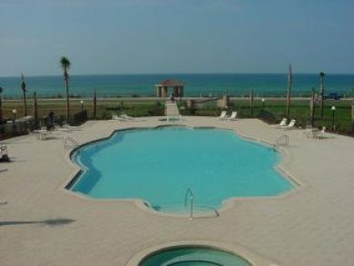 Community pool & hot tub