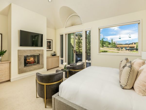 Ski in Ski Out Four Bedroom Vacation Home in Snowmass