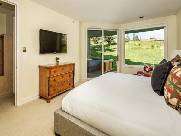 Ski in Ski Out Four Bedroom Vacation Home in Snowmass