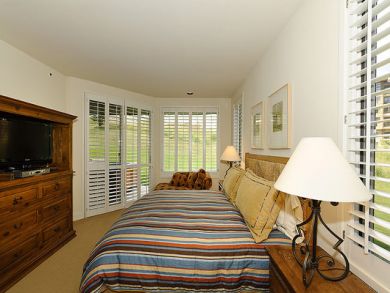 Bedroom 3 with king bed