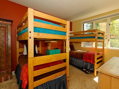 Bedroom 4 with two sets of bunk beds
