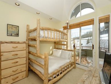 Bedroom 4 with one set of bunk beds