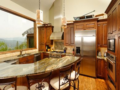 Gourmet kitchen with breakfast bar