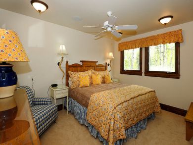 Bedroom 4 with queen bed