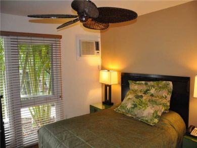 Lahaina Vacation Condo Sleeps Six Guests