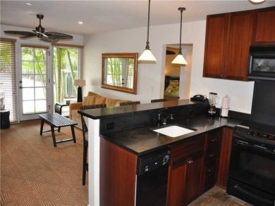 Lahaina Vacation Condo Sleeps Six Guests