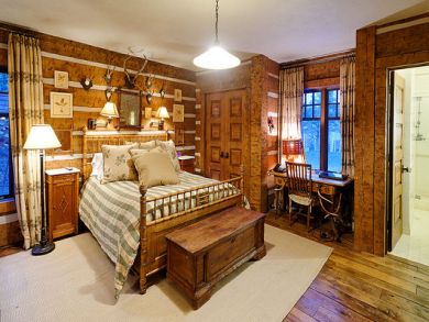 Bedroom 3 with queen bed