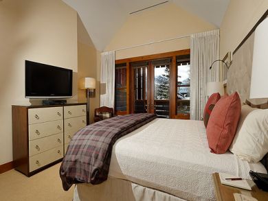 Master bedroom with queen bed