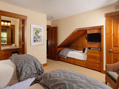 Three twin beds in bedroom 4