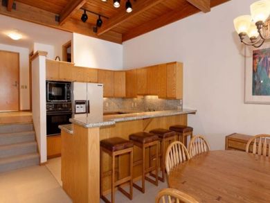 Fully equipped kitchen with breakfast bar Fully equipped kitchen with breakfast bar