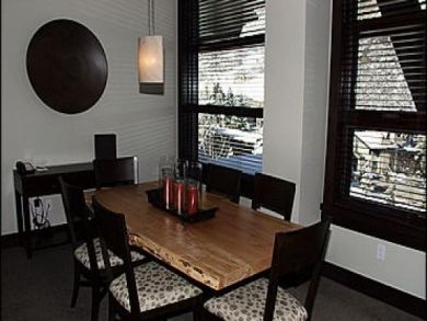 Comfortable Dinning Area for 6