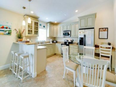 Open kitchen & dining area