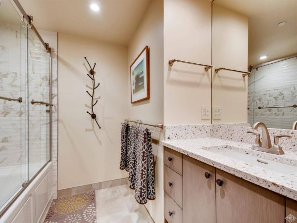 Beautiful 3rd Floor One  Bedroom Vacation Condo in Vail