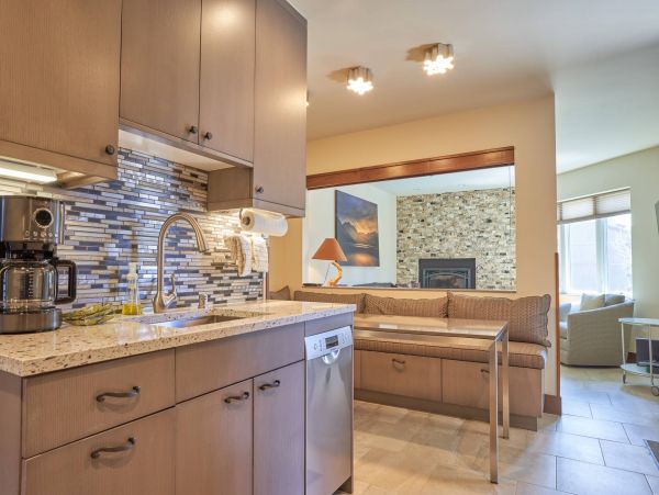 Beautiful 3rd Floor One  Bedroom Vacation Condo in Vail