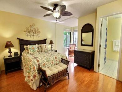 Guest bedroom with queen bed Guest bedroom with queen bed