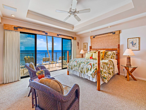 Oceanfront Paradise: A Luxurious Maui 4-Bedroom Retreat