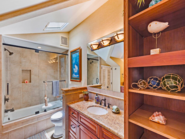 Oceanfront Paradise: A Luxurious Maui 4-Bedroom Retreat