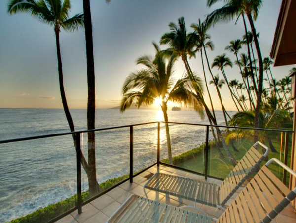 Oceanfront Paradise: A Luxurious Maui 4-Bedroom Retreat